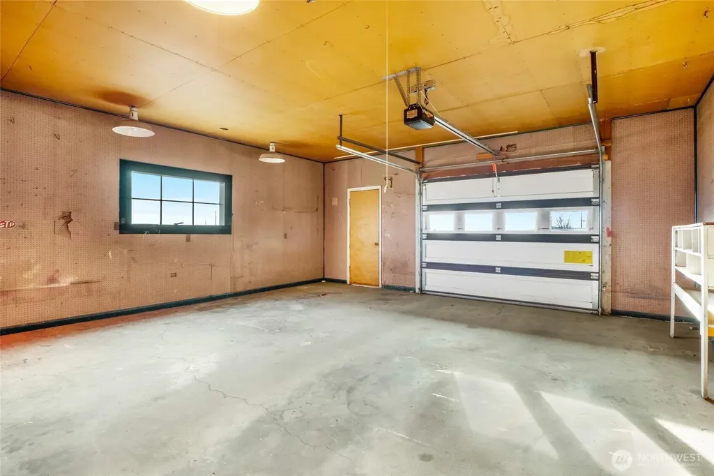 319 E 3rd Street Lind WA 99341