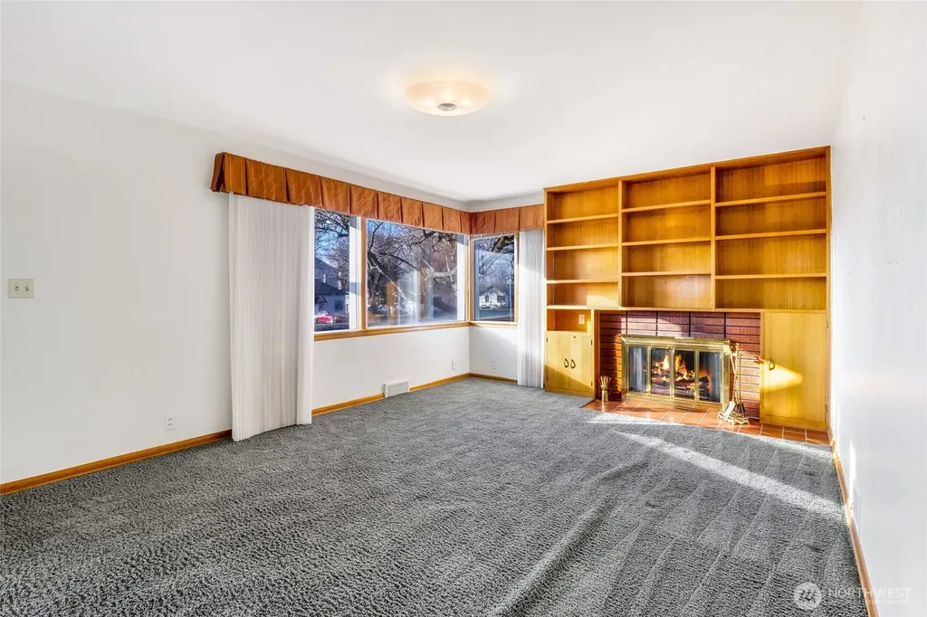 319 E 3rd Street Lind WA 99341