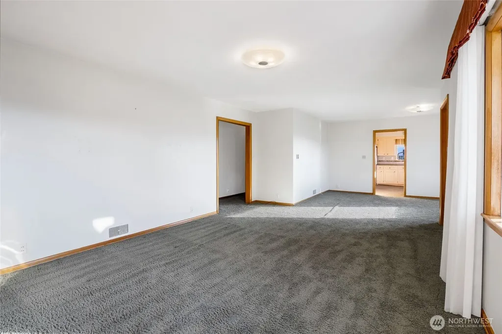 319 E 3rd Street Lind WA 99341