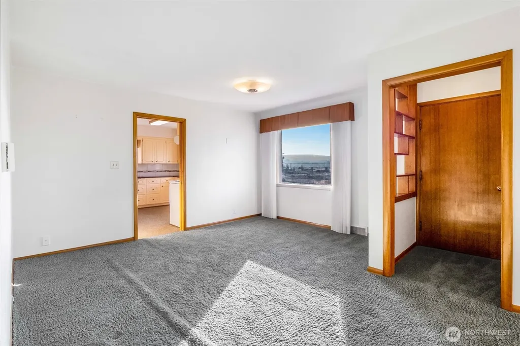 319 E 3rd Street Lind WA 99341