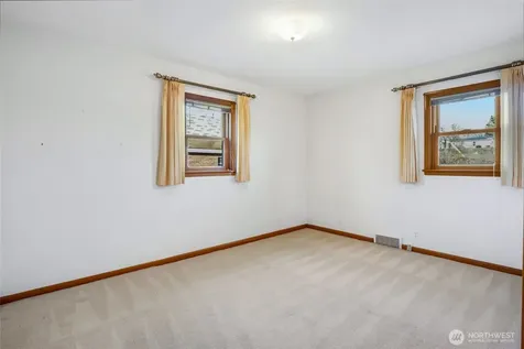 319 E 3rd Street Lind WA 99341