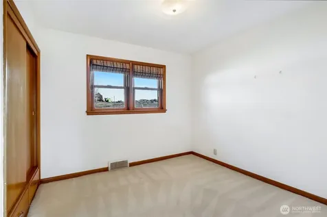 319 E 3rd Street Lind WA 99341