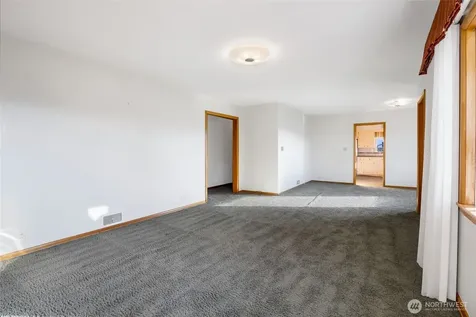 319 E 3rd Street Lind WA 99341