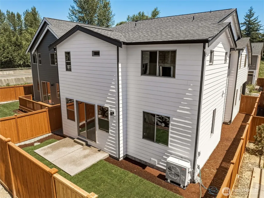 12502 SE 256th Place Kent WA 98030