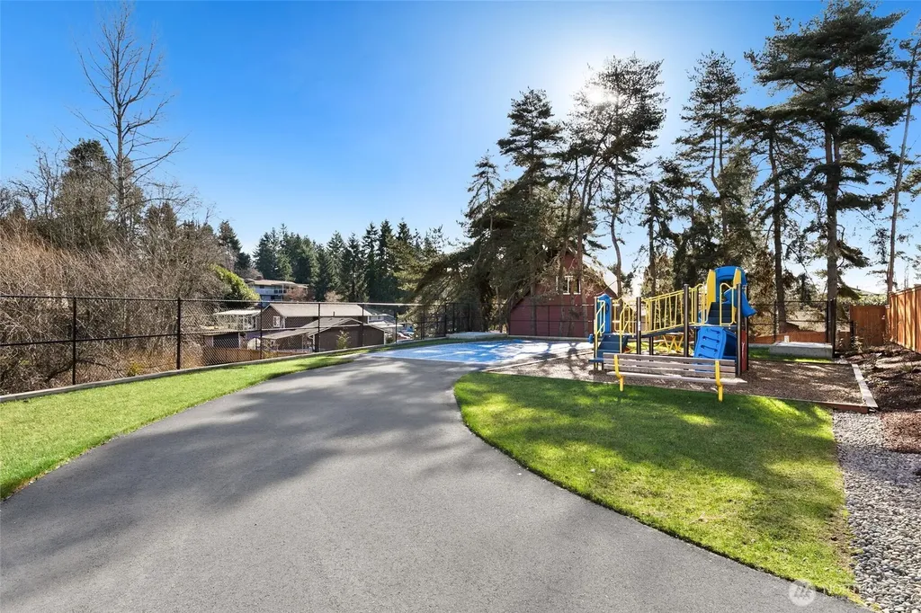 12502 SE 256th Place Kent WA 98030