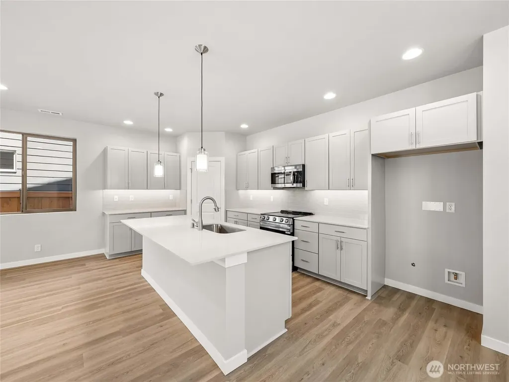 12502 SE 256th Place Kent WA 98030
