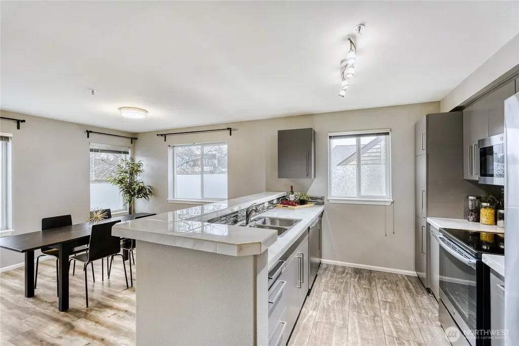 10511 Midvale Avenue N Seattle WA 98133
