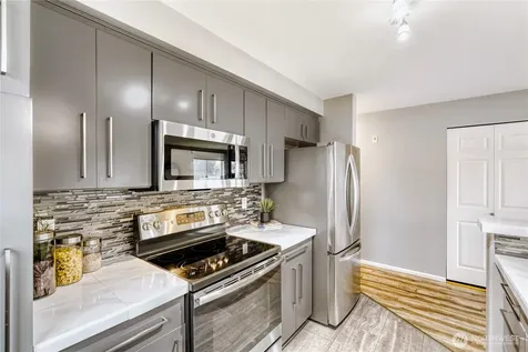10511 Midvale Avenue N Seattle WA 98133