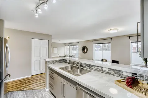 10511 Midvale Avenue N Seattle WA 98133