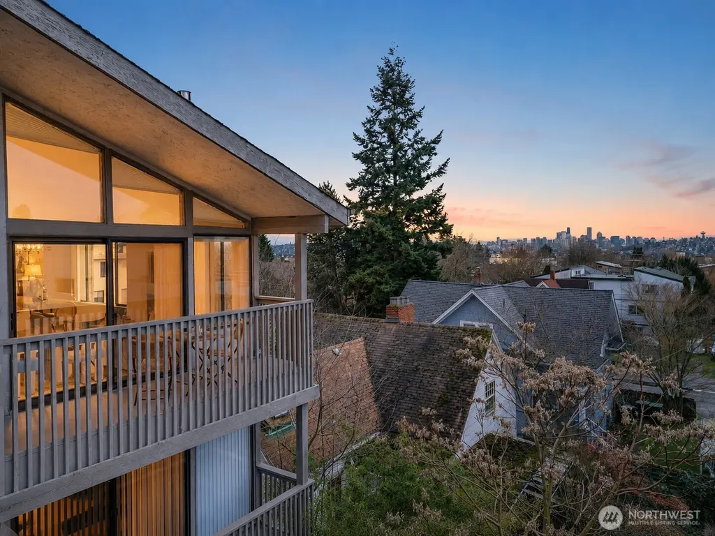 4911 Fremont Avenue N Seattle WA 98103