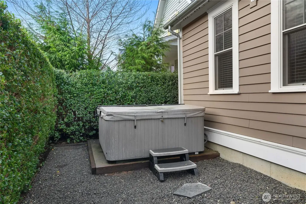 100 Horseshoe Lane Pacific Beach WA 98571