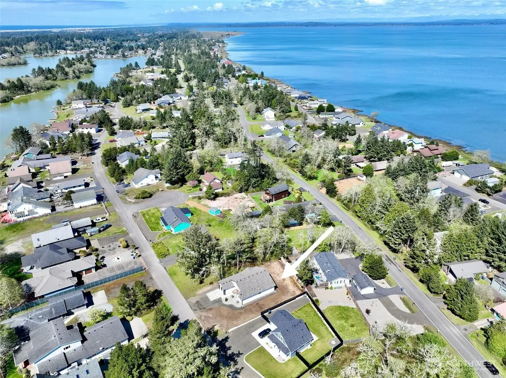 684 Lake Island Avenue SE Ocean Shores WA 98569