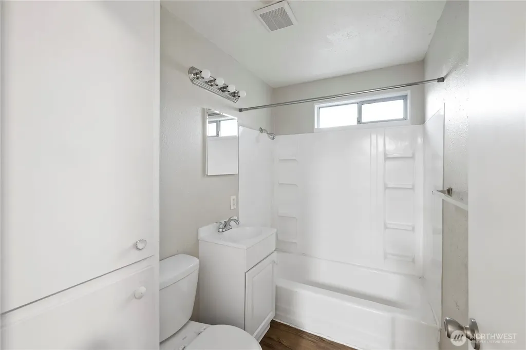 4809 S 252nd Place Kent WA 98032