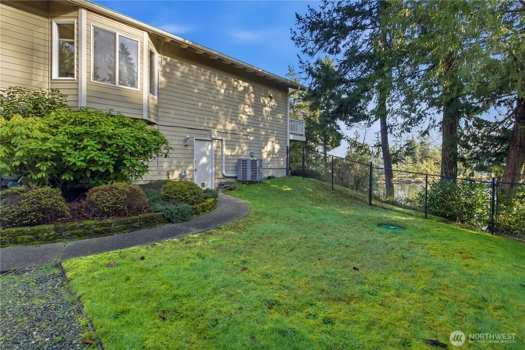 2604 Vincent Way NW Bremerton WA 98312