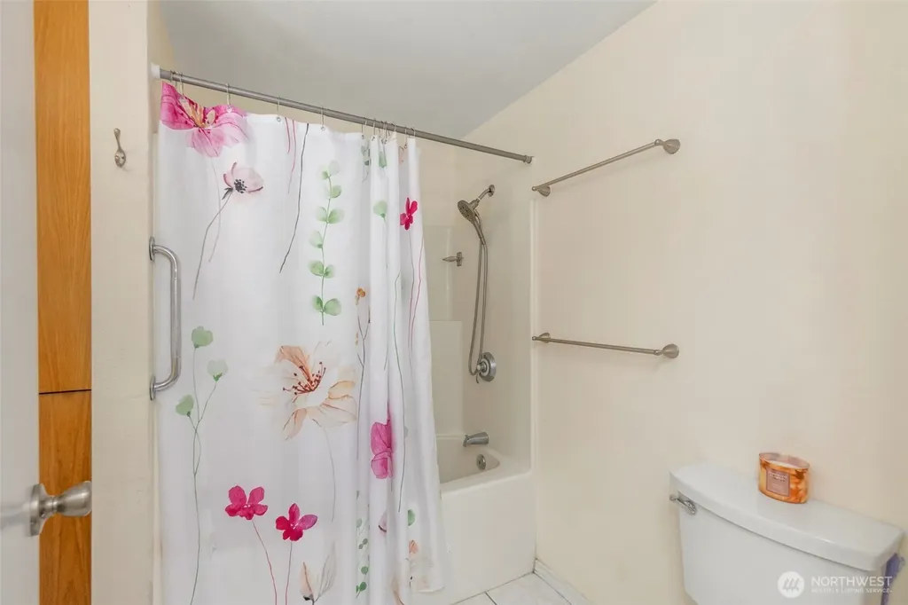 7606 Sandy Way NE Poulsbo WA 98370