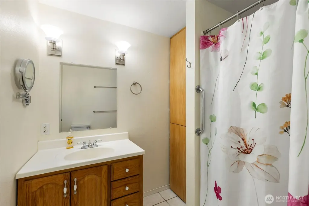 7606 Sandy Way NE Poulsbo WA 98370