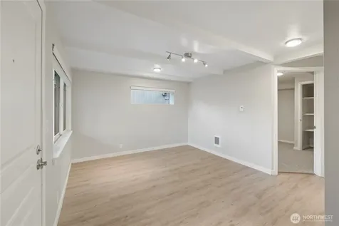 4811 S 252nd Place Kent WA 98032