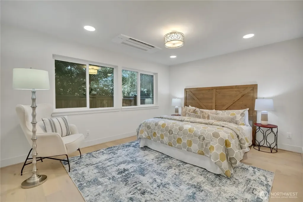 4019 4th Avenue NE Seattle WA 98105