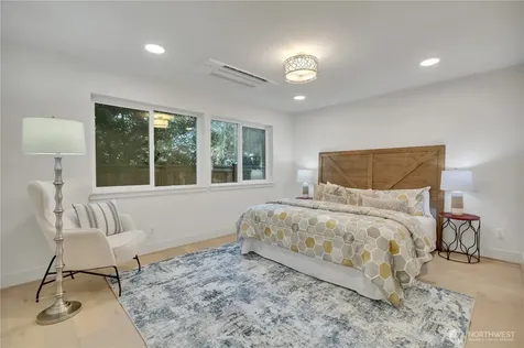 4019 4th Avenue NE Seattle WA 98105