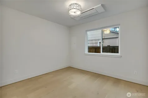 4019 4th Avenue NE Seattle WA 98105