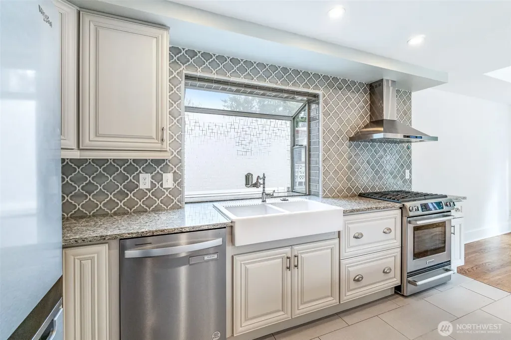 9510 9th Avenue NW Seattle WA 98117