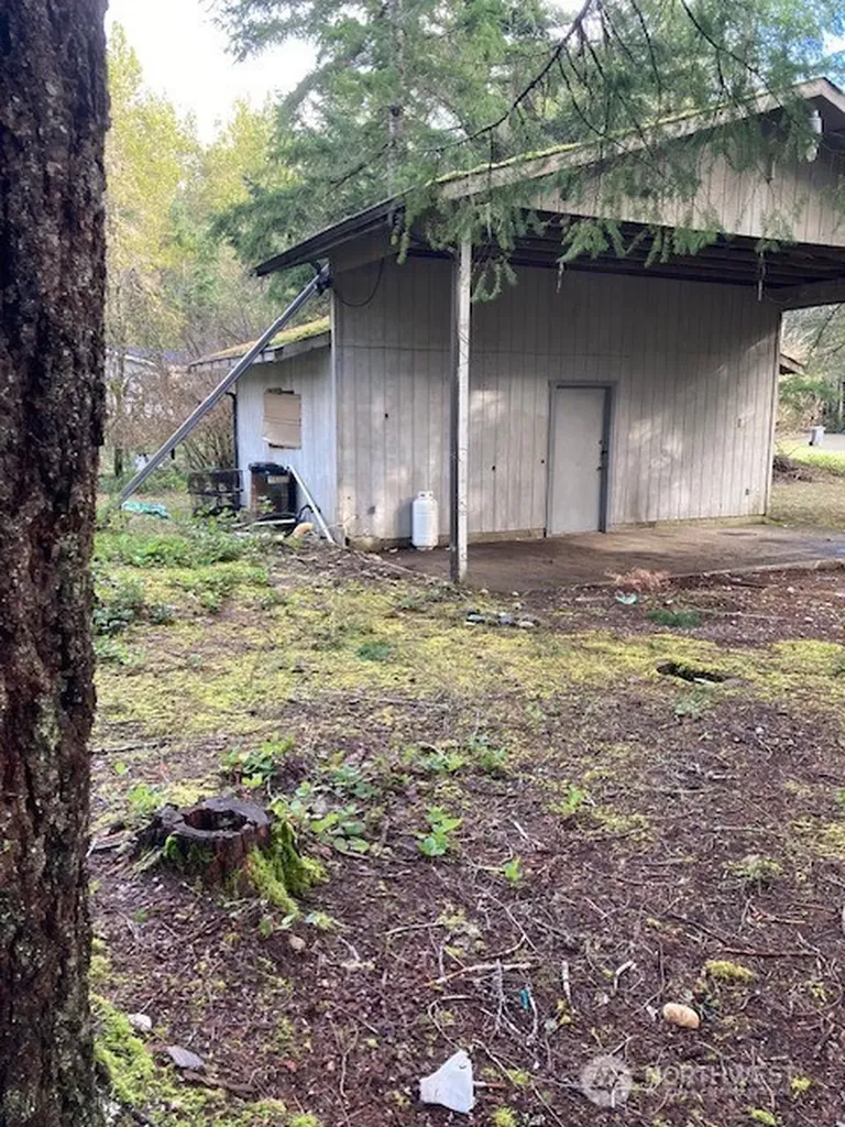 621 N Rainbow Way E Hoodsport WA 98548