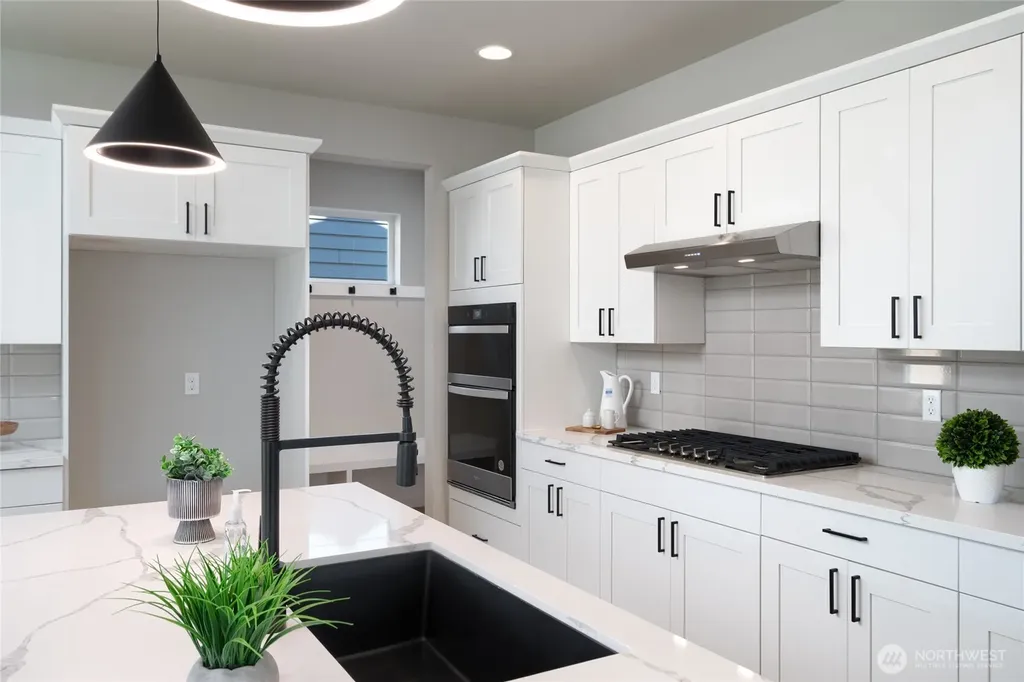 2431 SW Ridgeway Drive Oak Harbor WA 98277