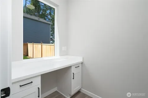 2431 SW Ridgeway Drive Oak Harbor WA 98277