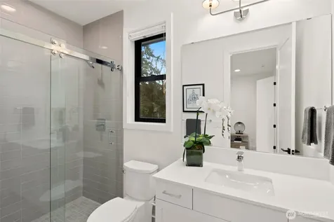 4216 83rd Avenue SE Mercer Island WA 98040