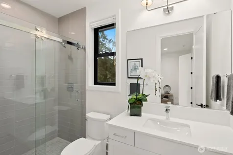 4216 83rd Avenue SE Mercer Island WA 98040