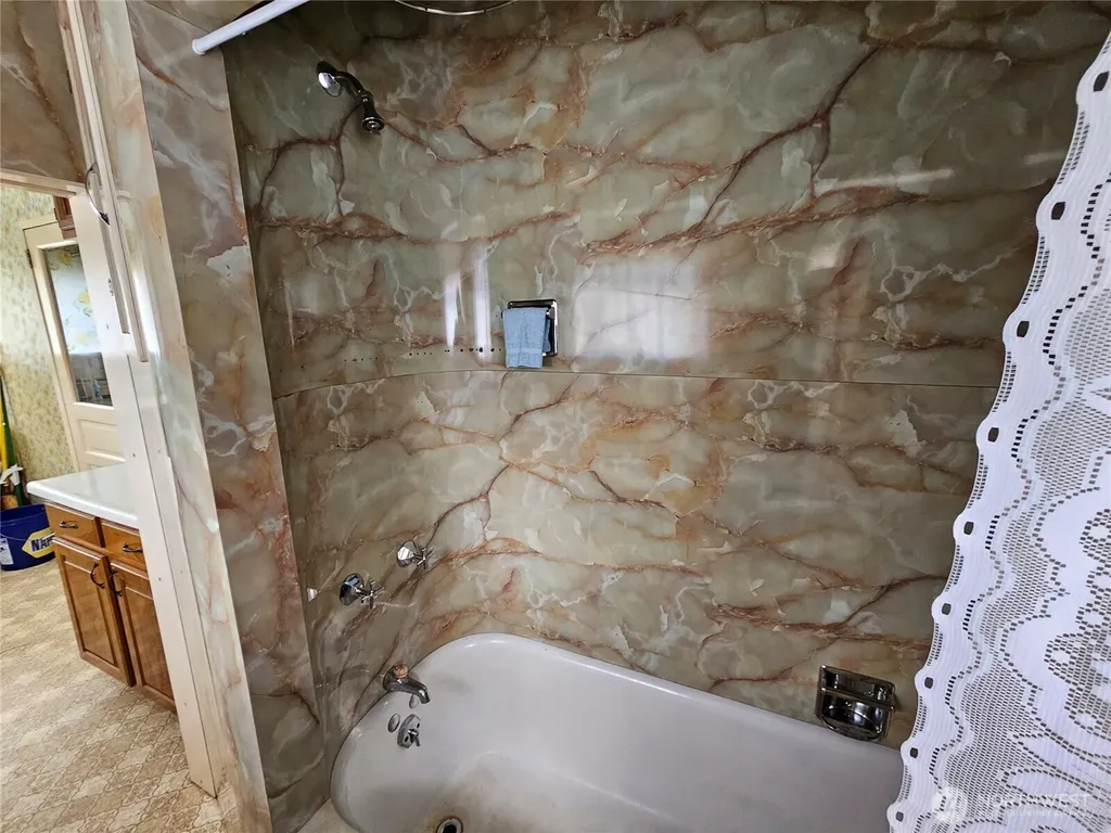120 S Park Oakville WA 98568