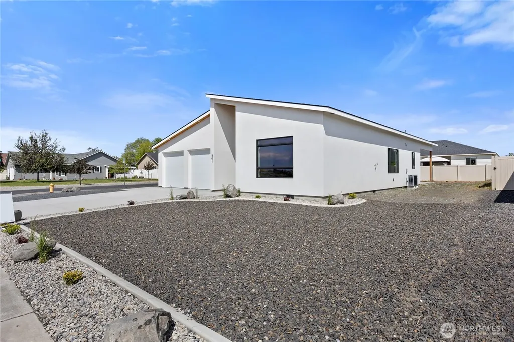 501 S Sand Dune Road Moses Lake WA 98837
