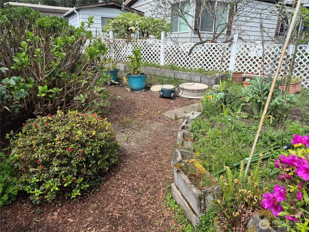 16300 State Highway 305 NE Poulsbo WA 98370