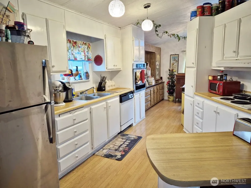 16300 State Highway 305 NE Poulsbo WA 98370