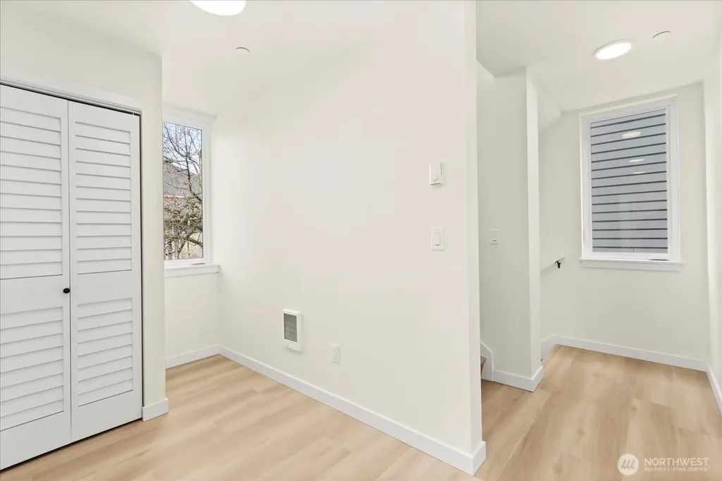 2374 Franklin Avenue E Seattle WA 98102