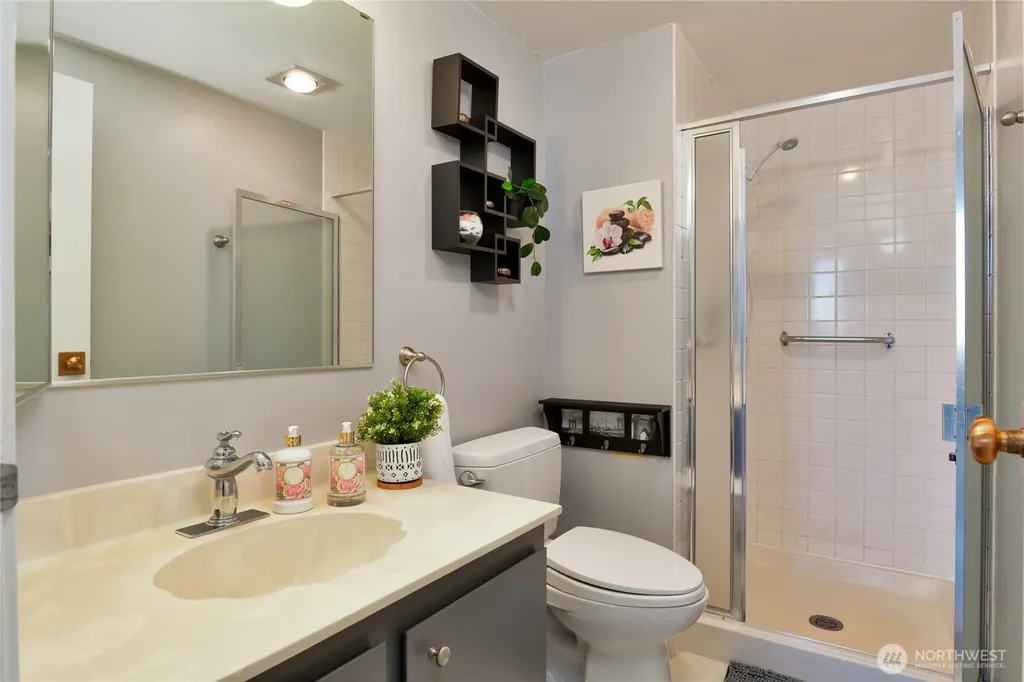 4540 8th Avenue NE Seattle WA 98105