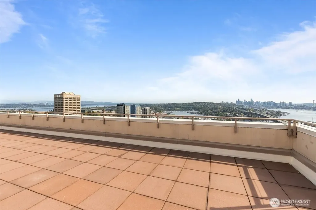 4540 8th Avenue NE Seattle WA 98105