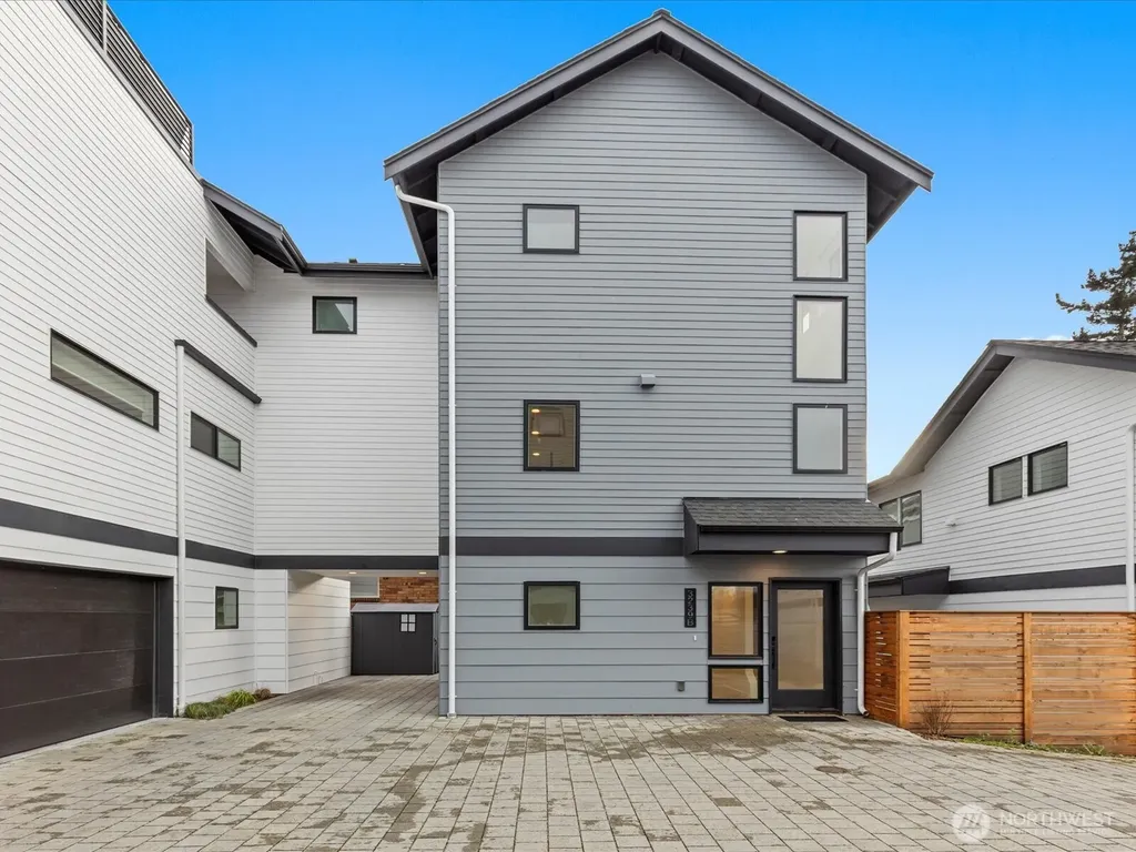 3239 61st Avenue SW Seattle WA 98116