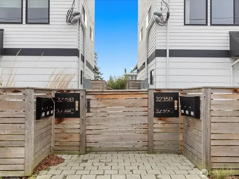 3239 61st Avenue SW Seattle WA 98116