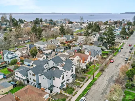 3239 61st Avenue SW Seattle WA 98116