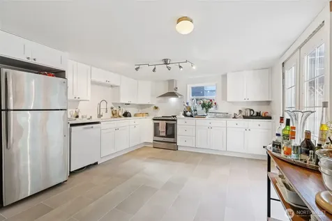 1113 33rd Avenue S Seattle WA 98144