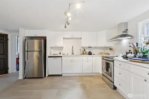 1113 33rd Avenue S Seattle WA 98144