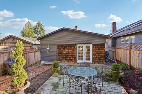 1113 33rd Avenue S Seattle WA 98144