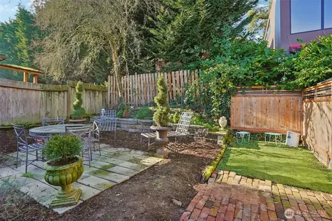 1113 33rd Avenue S Seattle WA 98144