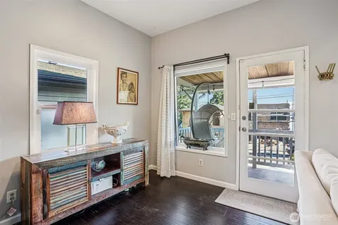 1113 33rd Avenue S Seattle WA 98144