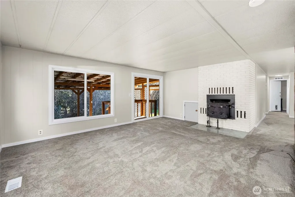 733 Tipsoo Loop S Rainier WA 98576