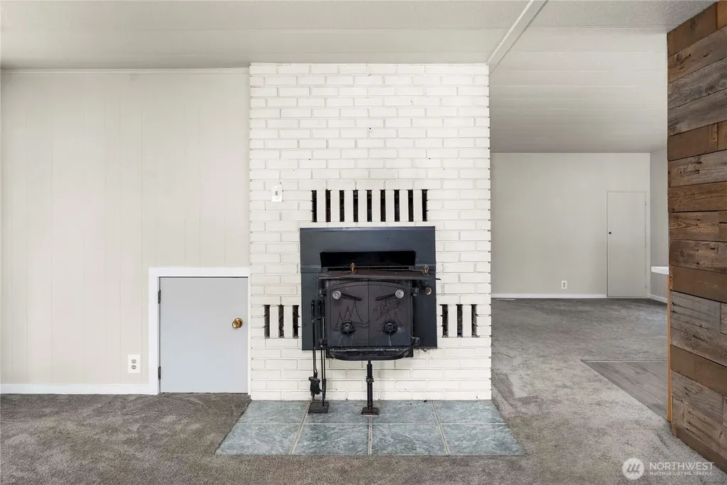 733 Tipsoo Loop S Rainier WA 98576