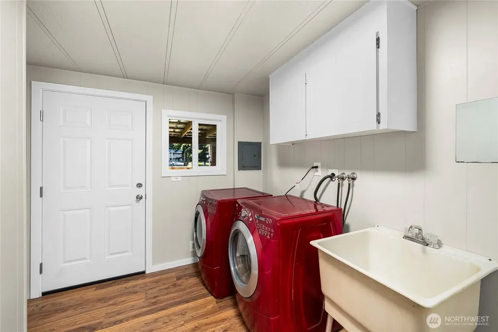 733 Tipsoo Loop S Rainier WA 98576