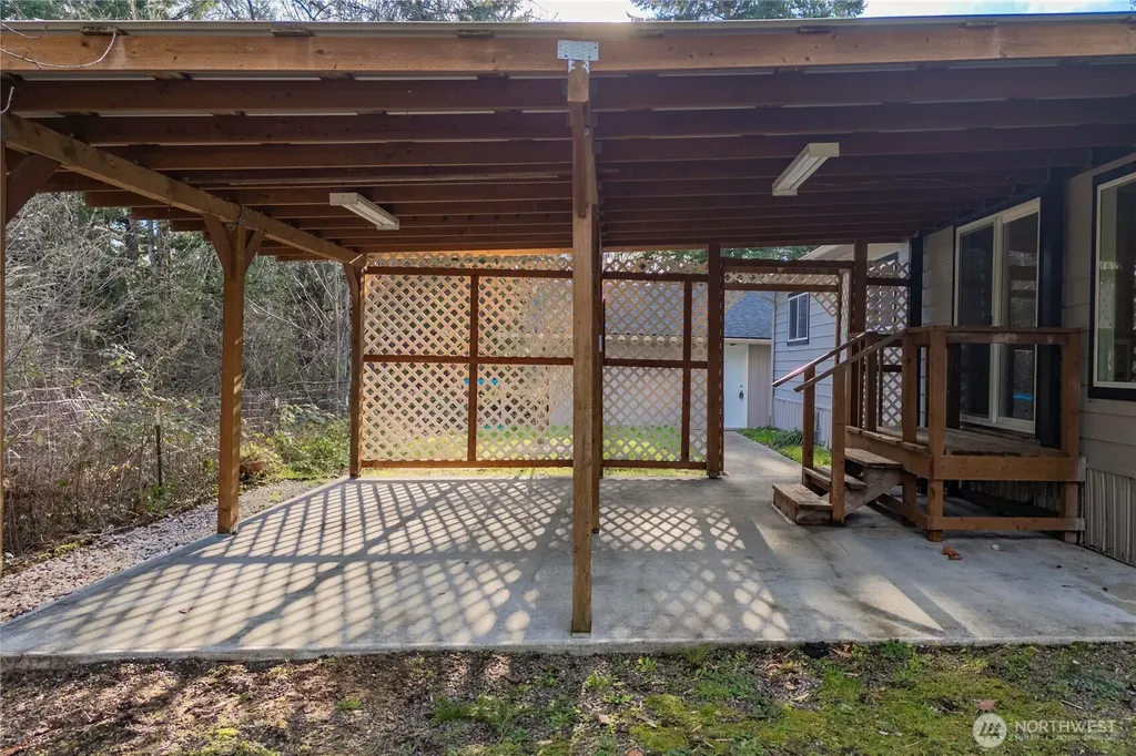 733 Tipsoo Loop S Rainier WA 98576