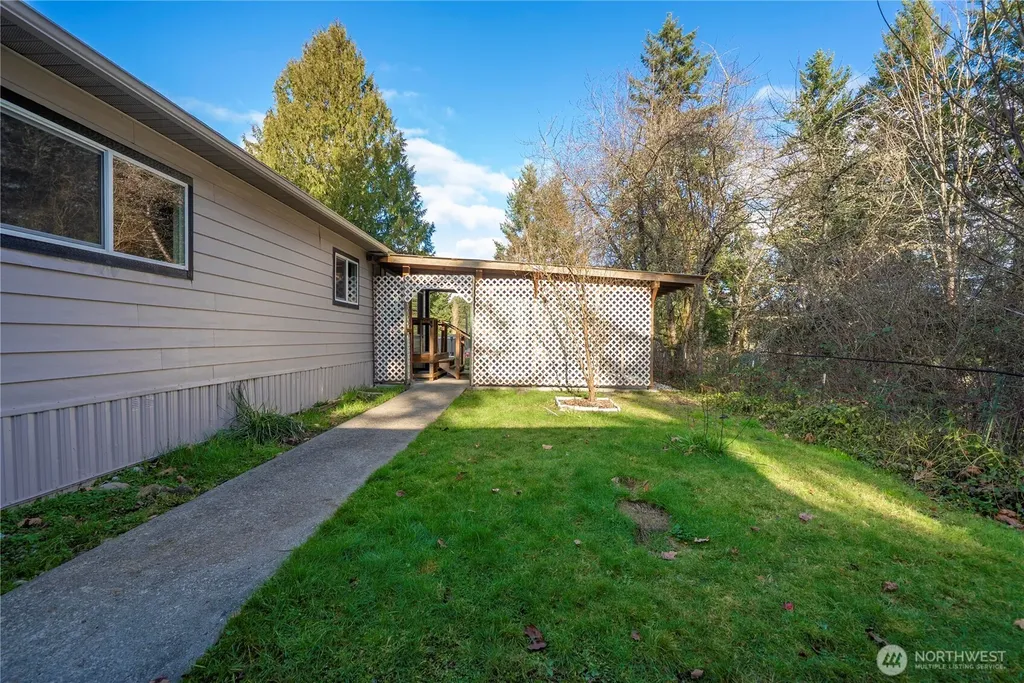 733 Tipsoo Loop S Rainier WA 98576